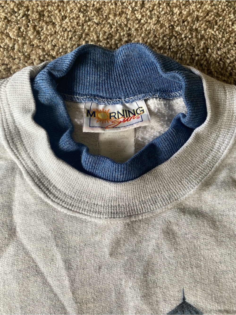 Vintage Light Gray Crewneck Sweatshirt with Red Lighthouse Graphic - Picture 4 of 4
